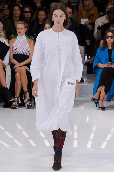 Look 44